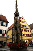 go to the fountains and monuments in Rottenburg