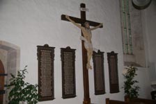 Crucifix with wall panels, with fallen soldiers