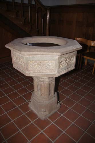 Ev. Kirche Taufbecken